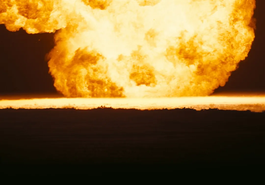 诺兰新作《奥本海默》再现核弹爆炸没使用电脑特效？！深度揭秘视效幕后创作-深夜小编-CG导航-让CG人上网更便捷